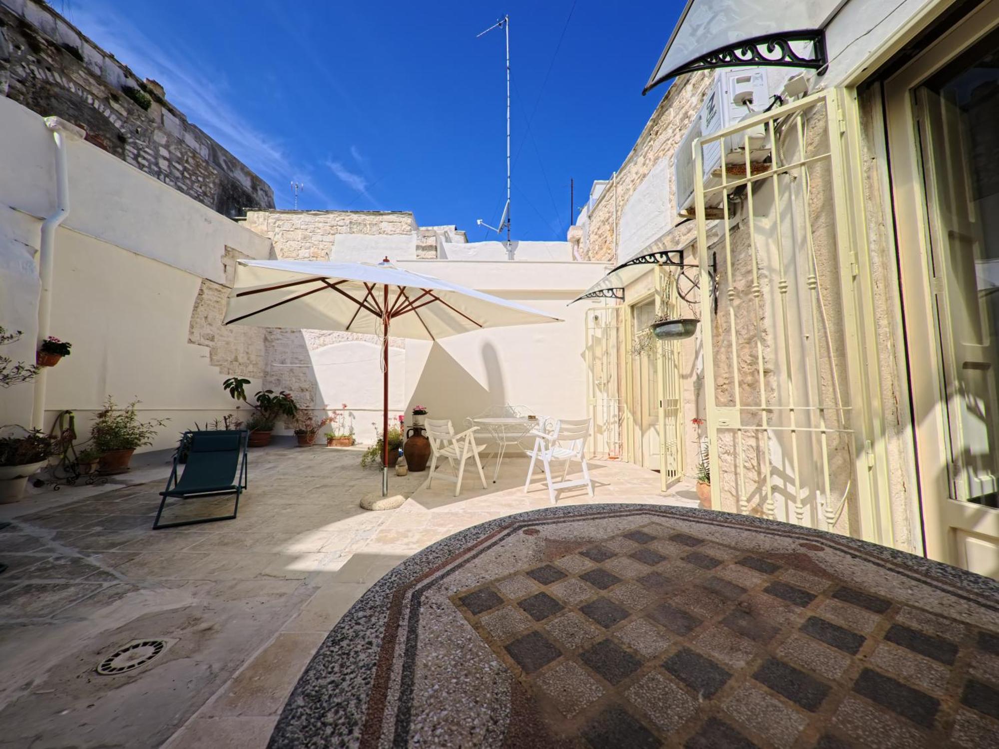 Palazzo Framarino Dei Malatesta - Noble Floor - XIV Century Giovinazzo Exterior foto